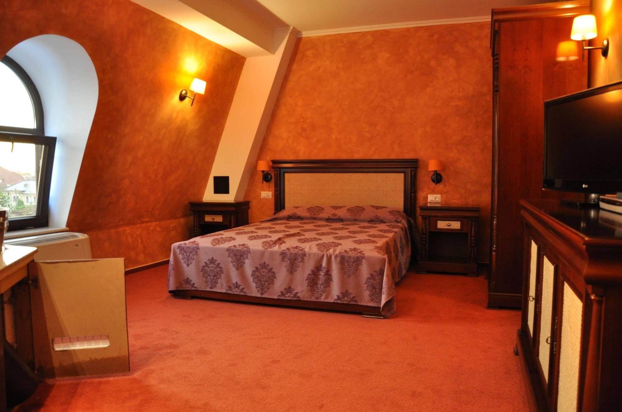 Vigo Grand Hotel Ploieşti Buitenkant foto