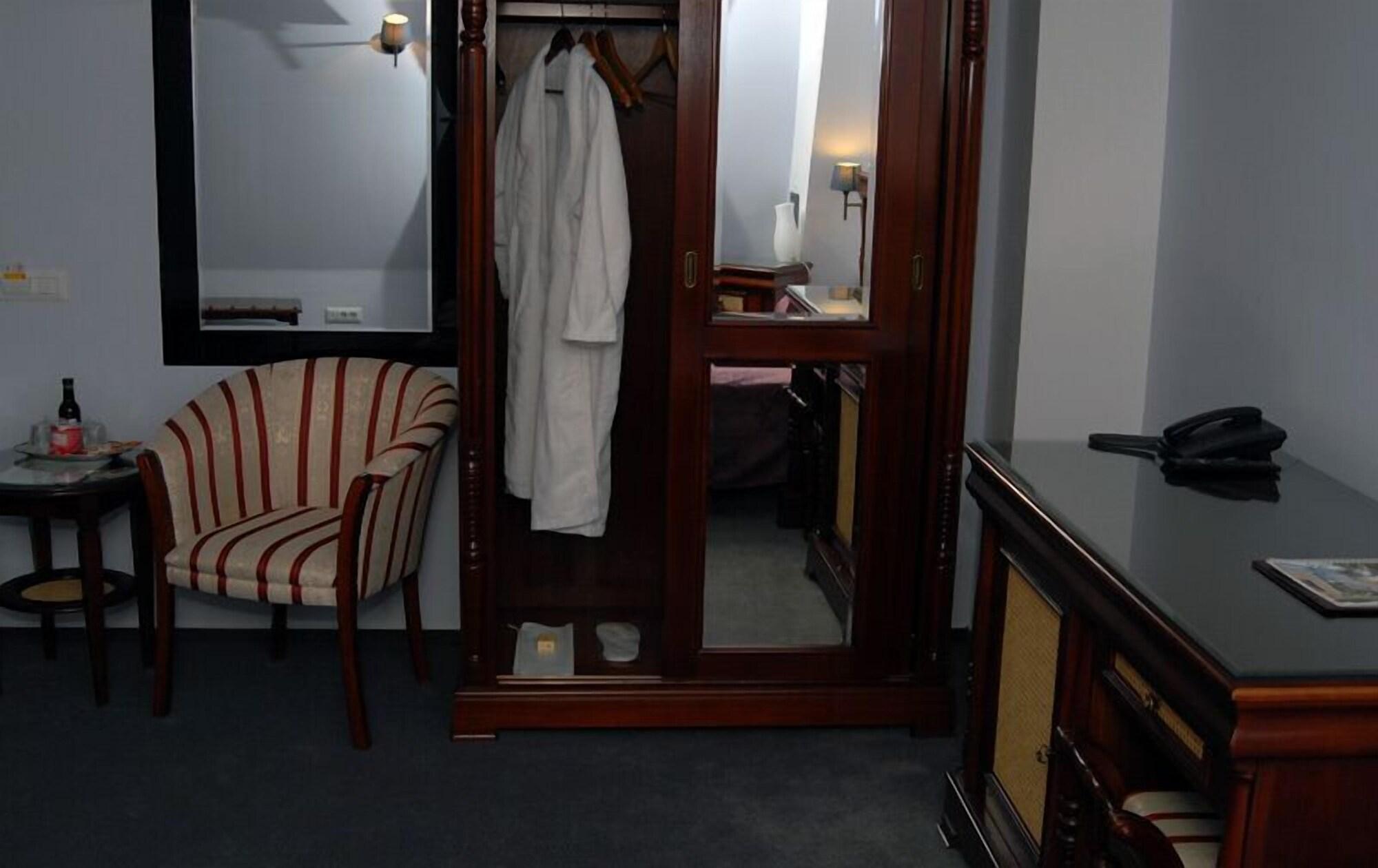 Vigo Grand Hotel Ploieşti Buitenkant foto
