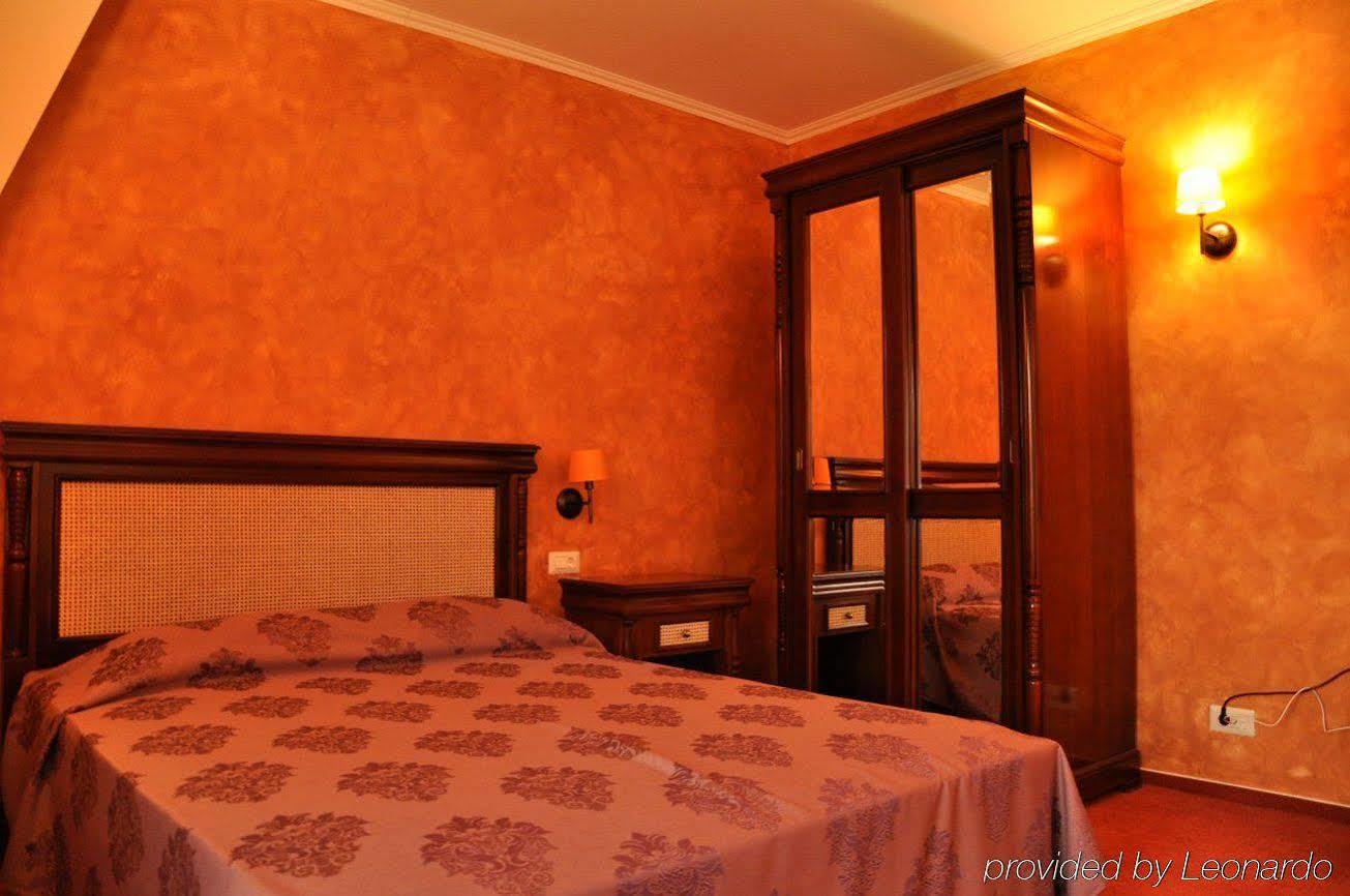 Vigo Grand Hotel Ploieşti Buitenkant foto